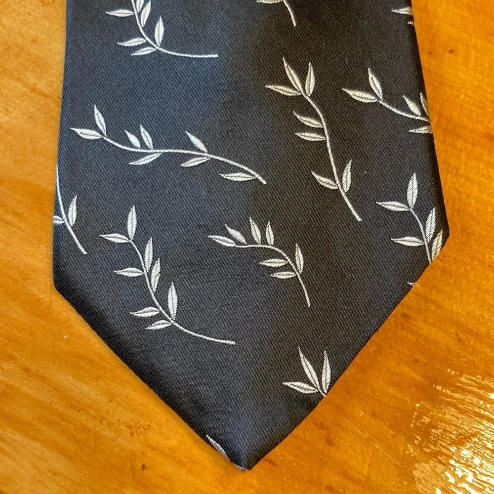 Geoffrey Beene Mens‎ Silk Tie Gray Silver Leaf Vine Pattern Formal Business Boho